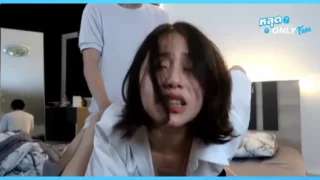 หลุดโอลี่แฟน18+ Kainaoa น้องไข่เน่า โก่งจิ๋มโดนเด้าท่าหมา เด้าสดซอยแรงไม่พัก น้ำแตกจนน้องครางลั่น